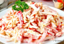 Салат с крабовыми палочками, болгарским перцем, помидорами и сыром — рецепт изготовления