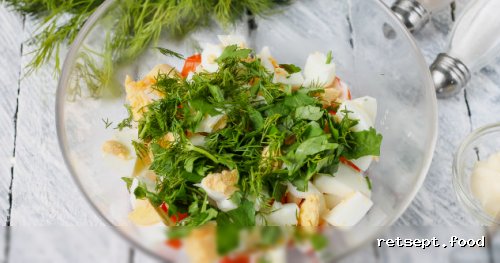 Фото приготовления рецепта: Салат с крабовыми палочками и морковью по-корейски - шаг №4