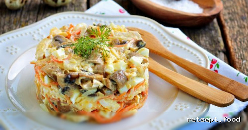 Фото приготовления рецепта: Салат с курицей и корейской морковкой - шаг №9