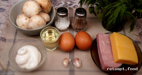 Фото приготовления рецепта: Салат с ветчиной, сыром, шампиньонами и яйцами - шаг №1