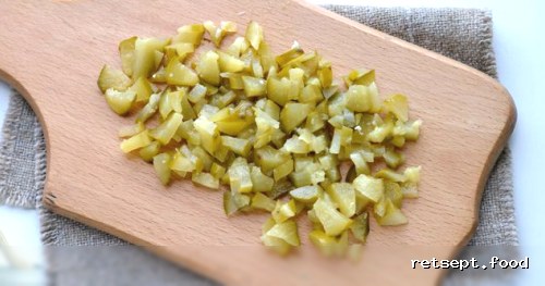 Фото приготовления рецепта: Слоёный салат «Грибная поляна» с курицей - шаг №8