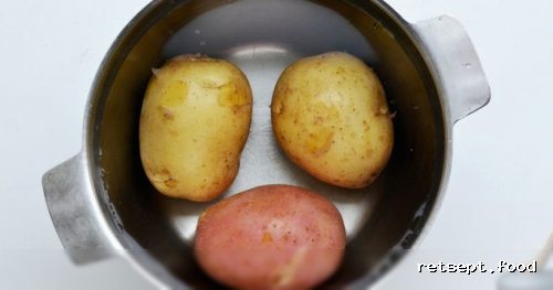 Фото приготовления рецепта: Слоёный салат «Грибная поляна» с курицей - шаг №4