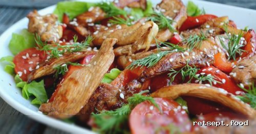 Фото приготовления рецепта: Тёплый салат с курицей, сладким перцем и помидорами - шаг №13