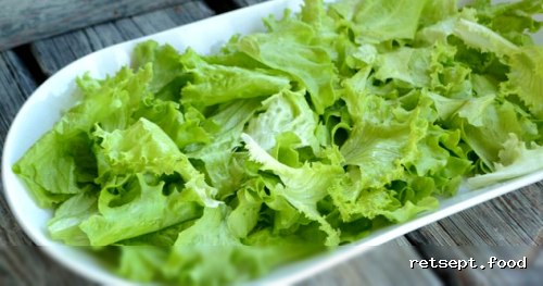 Фото приготовления рецепта: Тёплый салат с курицей, сладким перцем и помидорами - шаг №8
