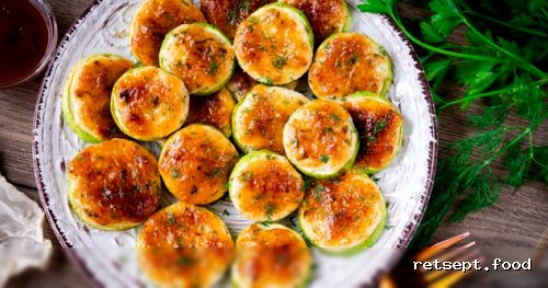 Фото приготовления рецепта: Кабачки в духовке с майонезом, чесноком и сыром - шаг №13