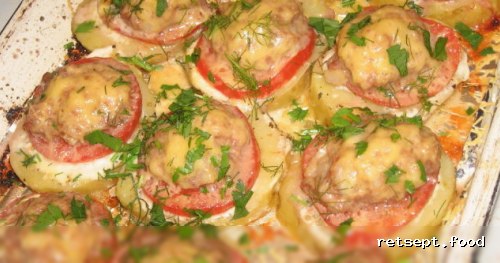 Фото приготовления рецепта: Картофель, запеченный с мясом и помидорами - шаг №6