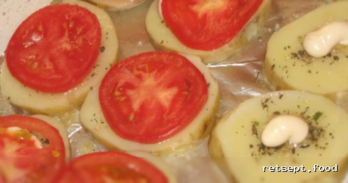 Фото приготовления рецепта: Картофель, запеченный с мясом и помидорами - шаг №3