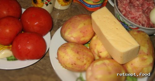 Фото приготовления рецепта: Картофель, запеченный с мясом и помидорами - шаг №1