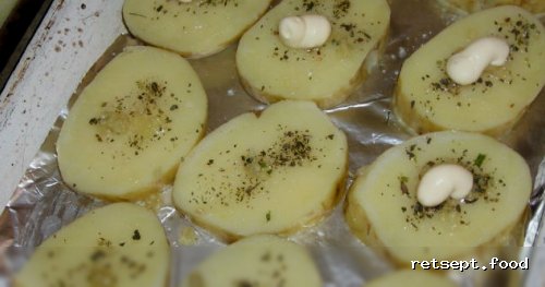 Фото приготовления рецепта: Картофель, запеченный с мясом и помидорами - шаг №2
