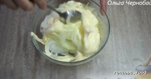 Фото приготовления рецепта: Курица, запеченная с картофелем и сыром, по-французски - шаг №3
