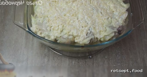 Фото приготовления рецепта: Курица, запеченная с картофелем и сыром, по-французски - шаг №11