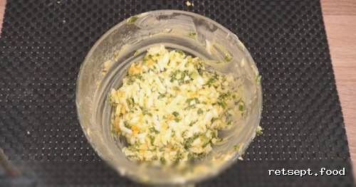 Фото приготовления рецепта: Куриные зразы с начинкой из яиц и лука - шаг №10