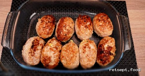 Фото приготовления рецепта: Куриные зразы с начинкой из яиц и лука - шаг №15