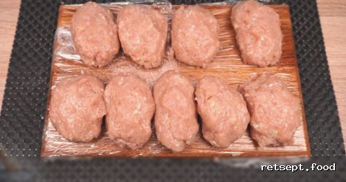Фото приготовления рецепта: Куриные зразы с начинкой из яиц и лука - шаг №11