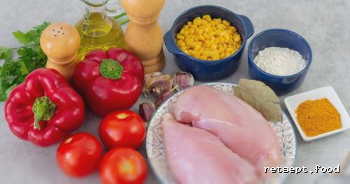Фото приготовления рецепта: Рагу с курицей, помидорами, сладким перцем и кукурузой (в духовке) - шаг №1