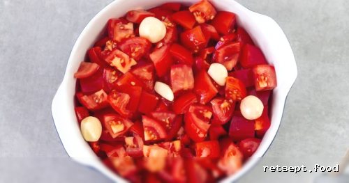 Фото приготовления рецепта: Рагу с курицей, помидорами, сладким перцем и кукурузой (в духовке) - шаг №7