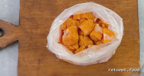 Фото приготовления рецепта: Рагу с курицей, помидорами, сладким перцем и кукурузой (в духовке) - шаг №3