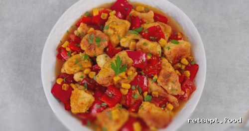 Фото приготовления рецепта: Рагу с курицей, помидорами, сладким перцем и кукурузой (в духовке) - шаг №10