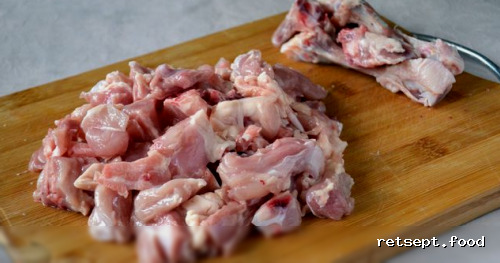 Фото приготовления рецепта: Рис с курицей, грибами и сливками (на сковороде) - шаг №5