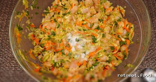 Фото приготовления рецепта: Рубленые куриные котлеты с кабачком - шаг №15
