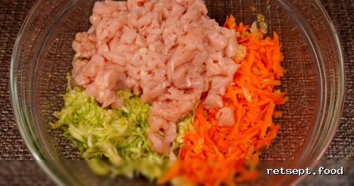 Фото приготовления рецепта: Рубленые куриные котлеты с кабачком - шаг №12