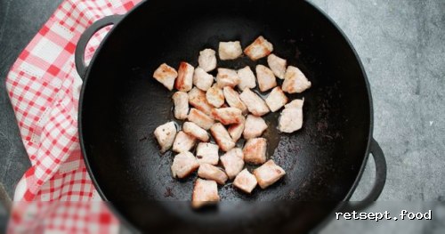 Фото приготовления рецепта: Жареное мясо с картофелем (по-грузински) - шаг №4