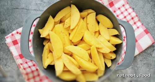 Фото приготовления рецепта: Жареное мясо с картофелем (по-грузински) - шаг №2