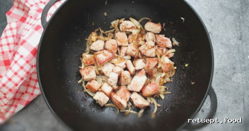 Фото приготовления рецепта: Жареное мясо с картофелем (по-грузински) - шаг №6