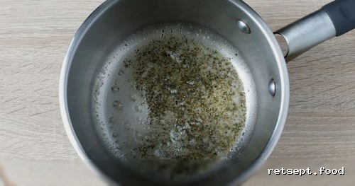 Фото приготовления рецепта: Морковный суп с вермишелью, йогуртом и мятой - шаг №16