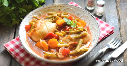 Фото приготовления рецепта: Овощное рагу с курицей и стручковой фасолью - шаг №14