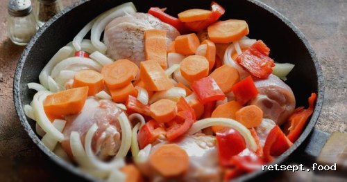 Фото приготовления рецепта: Овощное рагу с курицей и стручковой фасолью - шаг №7