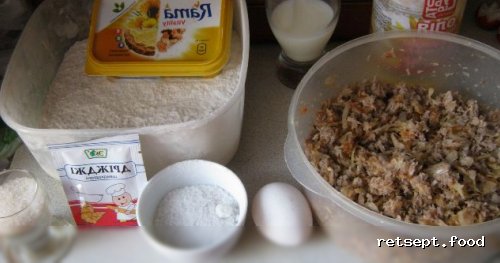 Фото приготовления рецепта: Пирог с мясом и капустой - шаг №1