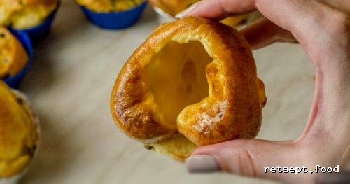 Фото приготовления рецепта: Поповеры с сыром и горошком - шаг №11