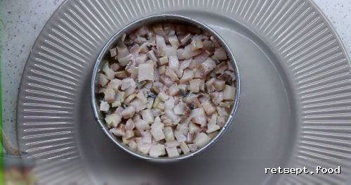 Фото приготовления рецепта: Салат "Селедка под шубой" - шаг №9