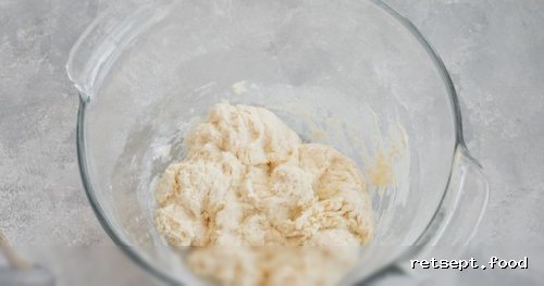 Фото приготовления рецепта: Турецкие дрожжевые лепёшки "Базлама" (на сухой сковороде) - шаг №4