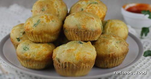 Фото приготовления рецепта: Закусочные маффины с сыром, чесноком и зеленью - шаг №13